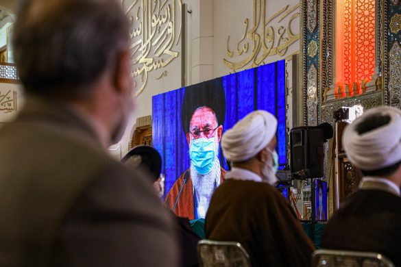التقى المرشد الأعلى للثورة الإسلامية بأهالي قم عن طريق شاشات البث المباشر