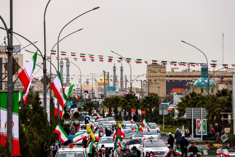 مسيرة السيارات العظيمة بمناسبة عيد انتصار الثورة الإسلامية الإيرانية
