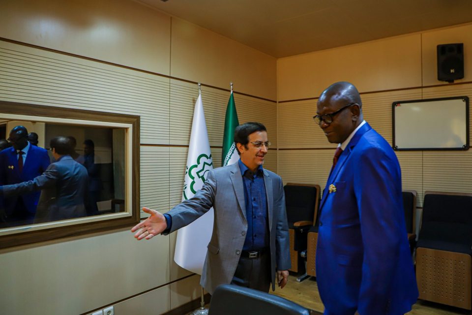 إلتقى رئيس بلدية نيامي النيجيرية برئيس بلدية قم