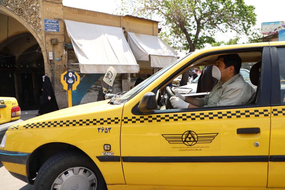 إقامة دورات لتعليم اللغة العربية والانجليزية لسائقي سيارات الأجرة في مدينة قم