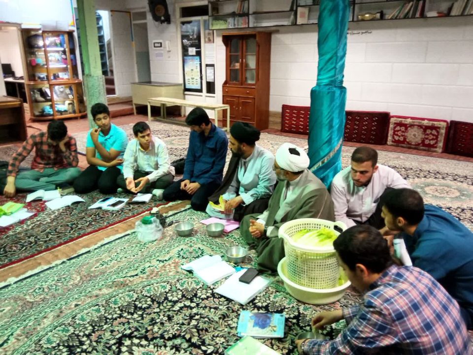 إعداد البرامج لتدريس مفاهيم إدارة النفايات في مساجد مدينة قم